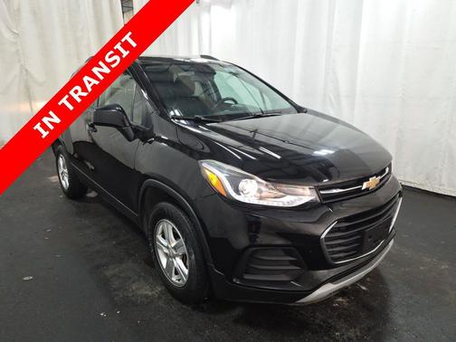 Mosaic Black Metallic 2022 Chevrolet Trax LT