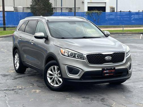 Titanium Silver 2017 Kia Sorento LX