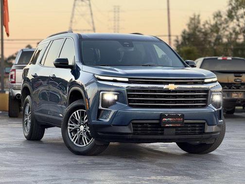 2024 Chevrolet Traverse LT