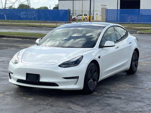 Pearl White Multi-Coat 2022 Tesla Model 3 Long Range
