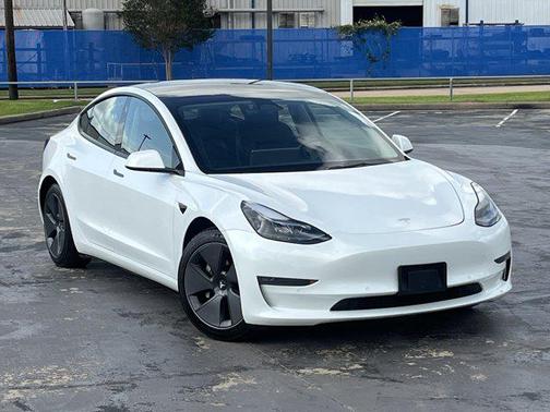 Pearl White Multi-Coat 2022 Tesla Model 3 Long Range
