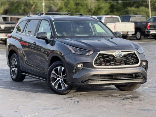 2023 Toyota Highlander Hybrid XLE