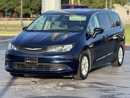 2020 Chrysler Voyager LX