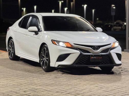2020 Toyota Camry SE