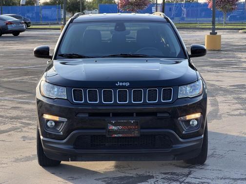 Diamond Black Crystal Pearlcoat 2018 Jeep Compass Latitude