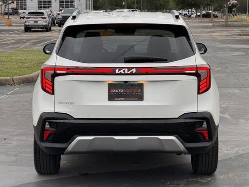 Snow White Pearl 2025 Kia Seltos EX