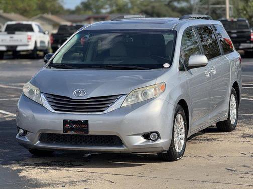2016 Toyota Sienna XLE