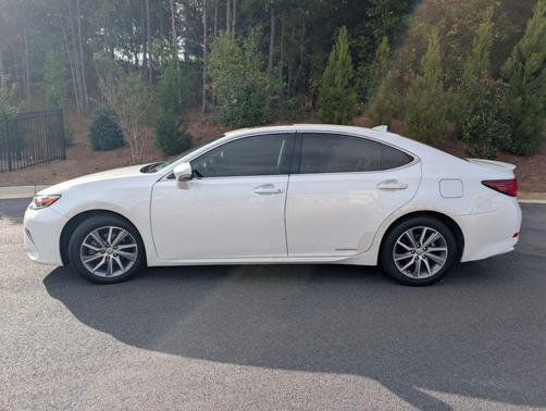 2017 Lexus ES 300h Base