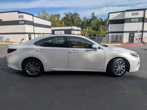 2017 Lexus ES 300h Base