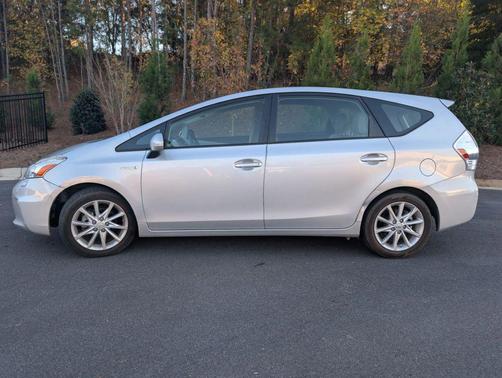 2014 Toyota Prius v Five
