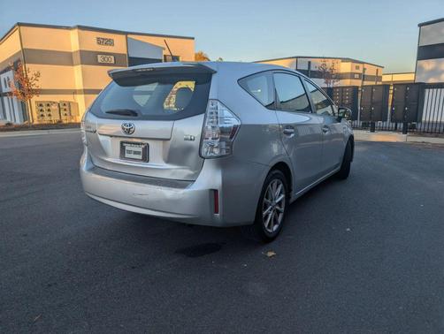 2014 Toyota Prius v Five