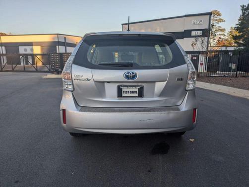 2014 Toyota Prius v Five