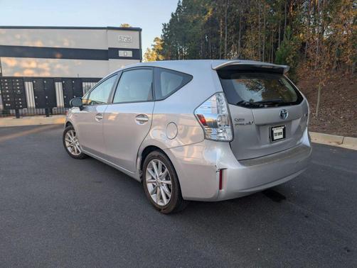 2014 Toyota Prius v Five