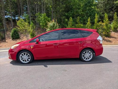 2014 Toyota Prius v Five