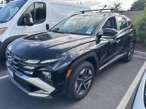 Black 2025 Hyundai TUCSON SEL