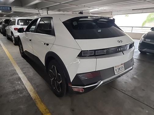 2024 Hyundai IONIQ 5 SE Standard Range