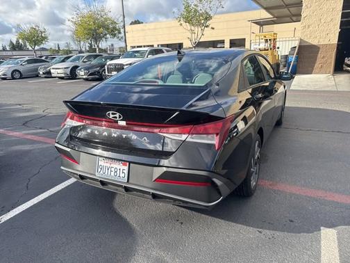 2025 Hyundai ELANTRA SEL Sport