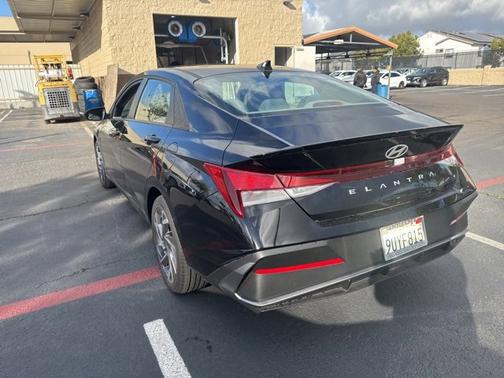 2025 Hyundai ELANTRA SEL Sport