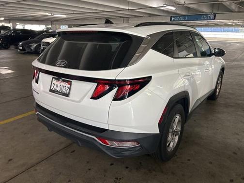 White 2024 Hyundai TUCSON SEL