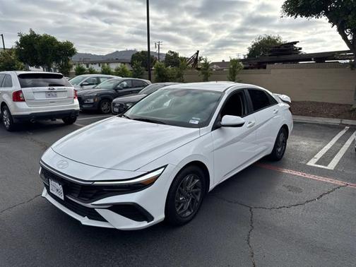 White 2024 Hyundai ELANTRA SEL