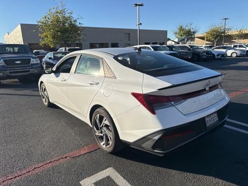 2025 Hyundai ELANTRA SEL Sport
