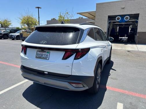 White 2025 Hyundai TUCSON SEL