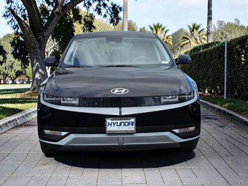 Black 2022 Hyundai IONIQ 5 SE