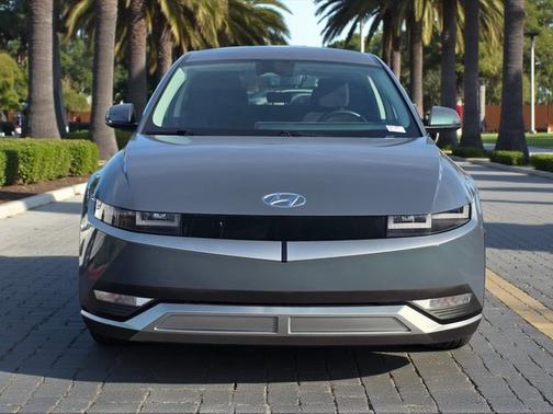 2024 Hyundai IONIQ 5 SE