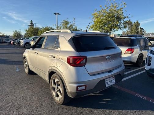 2024 Hyundai VENUE SEL