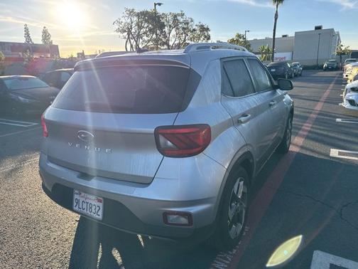 2024 Hyundai VENUE SEL