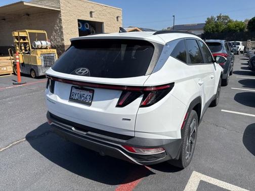 White 2022 Hyundai TUCSON SEL