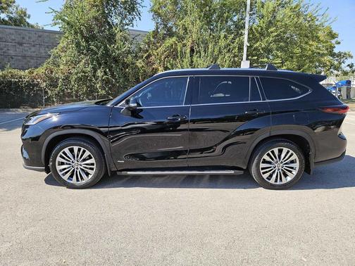 2024 Toyota Highlander Hybrid Platinum