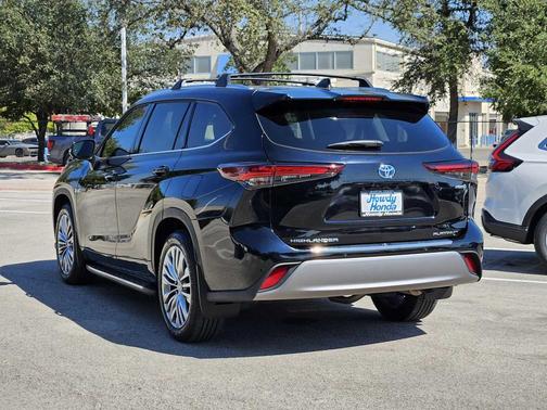2024 Toyota Highlander Hybrid Platinum