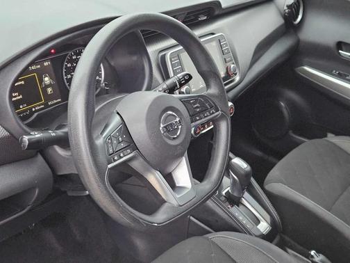 Super Black 2020 Nissan Kicks SV