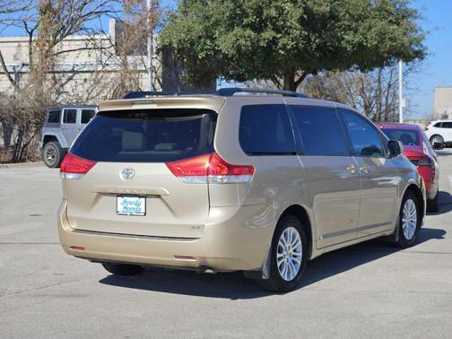 2011 Toyota Sienna XLE