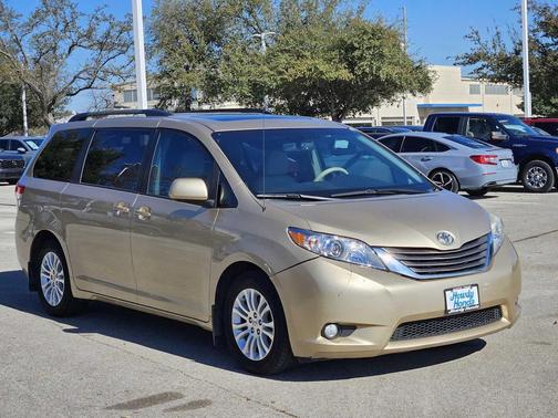 2011 Toyota Sienna XLE