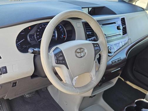 2011 Toyota Sienna XLE