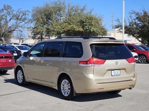2011 Toyota Sienna XLE