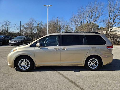 2011 Toyota Sienna XLE