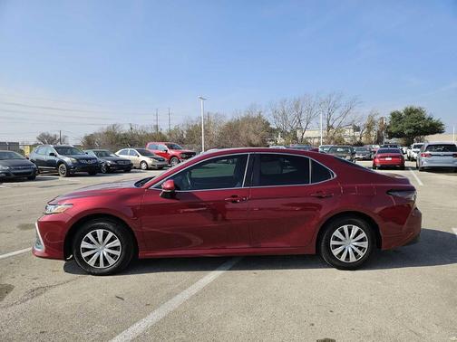 2022 Toyota Camry Hybrid LE
