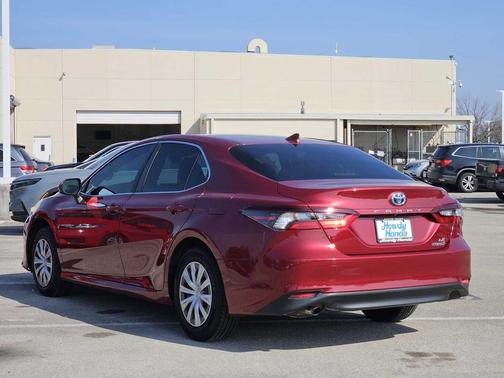 2022 Toyota Camry Hybrid LE