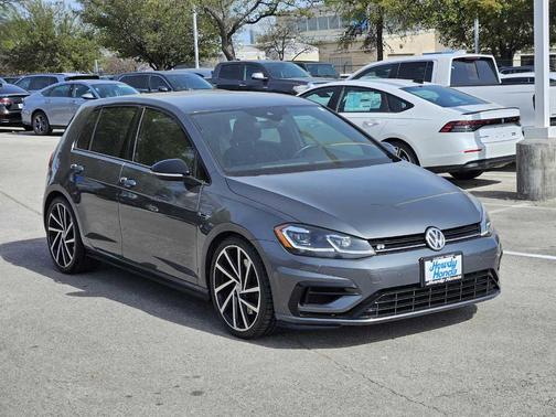 2019 Volkswagen Golf R 2.0T w/DCC & Navigation