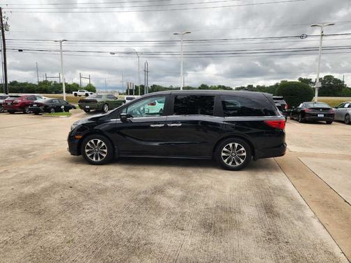 Crystal Black Pearl 2023 Honda Odyssey EX-L