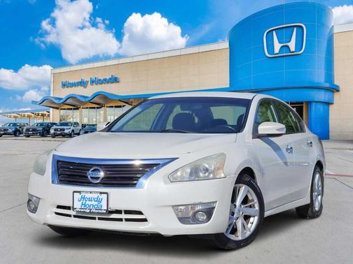 Pearl White 2014 Nissan Altima 2.5 SV