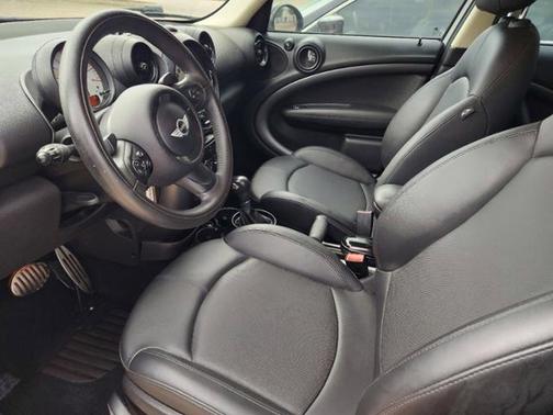 Photo 2 of 32 of 2014 MINI Countryman Cooper S