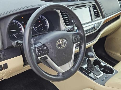 Blizzard Pearl 2017 Toyota Highlander Limited