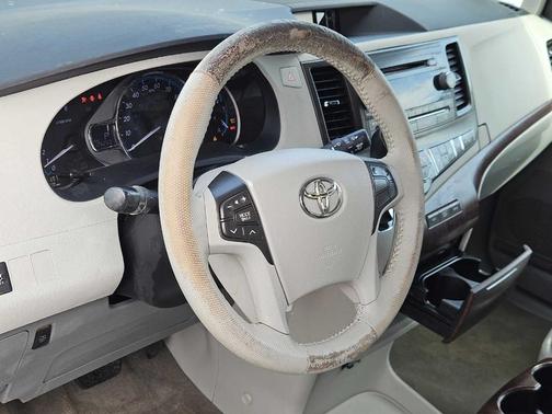 2012 Toyota Sienna XLE