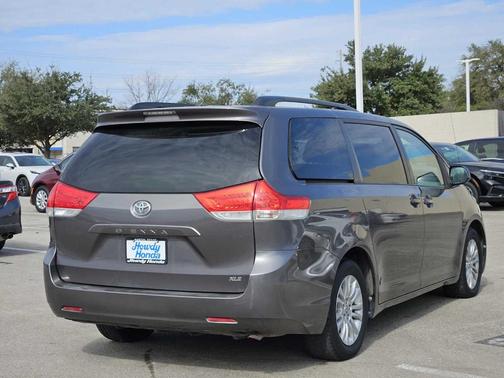 2012 Toyota Sienna XLE