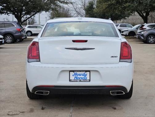 2022 Chrysler 300 Touring