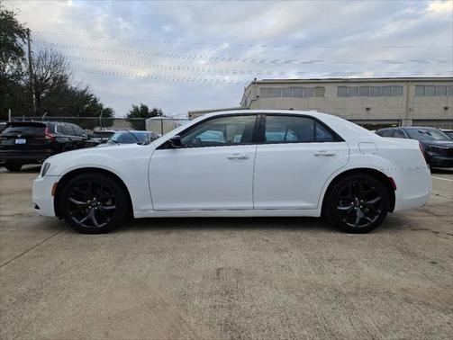 2022 Chrysler 300 Touring